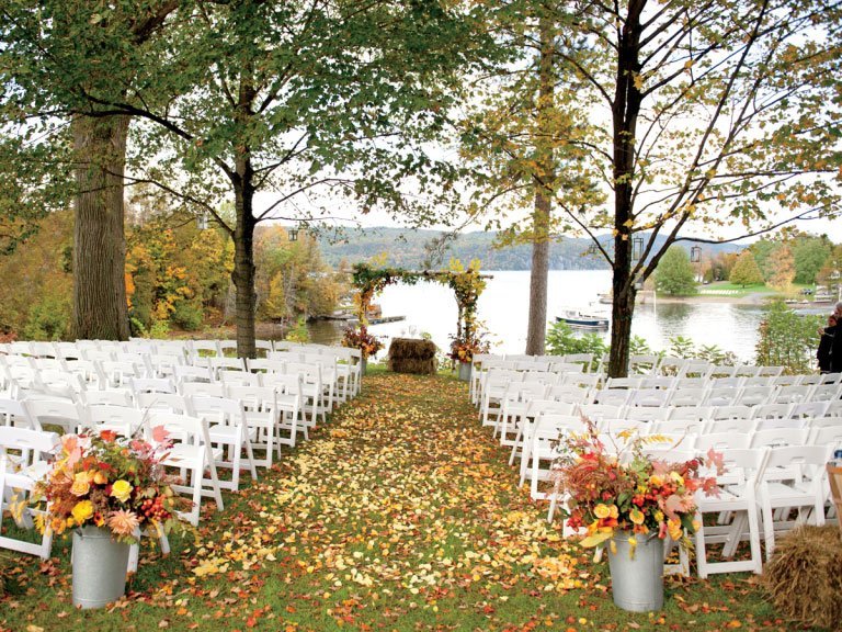 idee decor ceremoniemariage a l'exterieur en automne